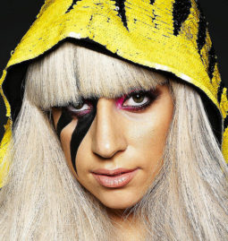 Gaga an Obdachlosen: Macht nichts, ich stinke auch.
